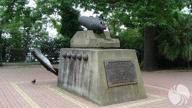 yakor-pushka-monument-Sochi-3.jpg