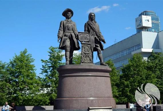 塔季谢夫和德格宁纪念碑